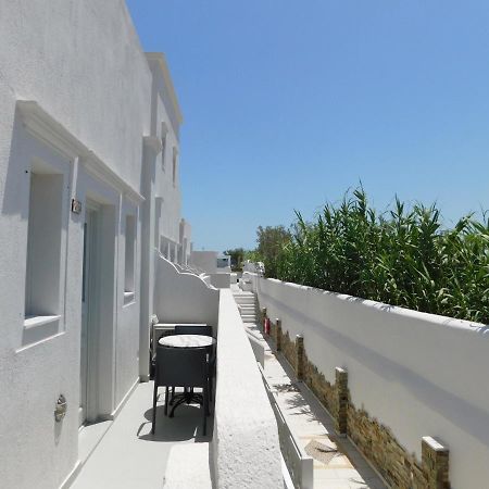 Happy Fish Rooms- Beachfront Perissa  Bagian luar foto