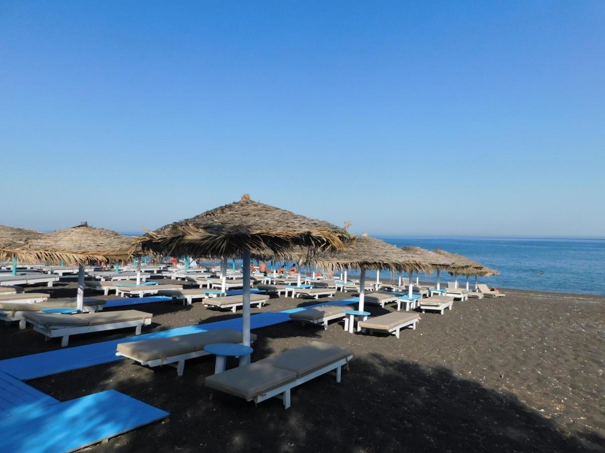 Happy Fish Rooms- Beachfront Perissa  Bagian luar foto
